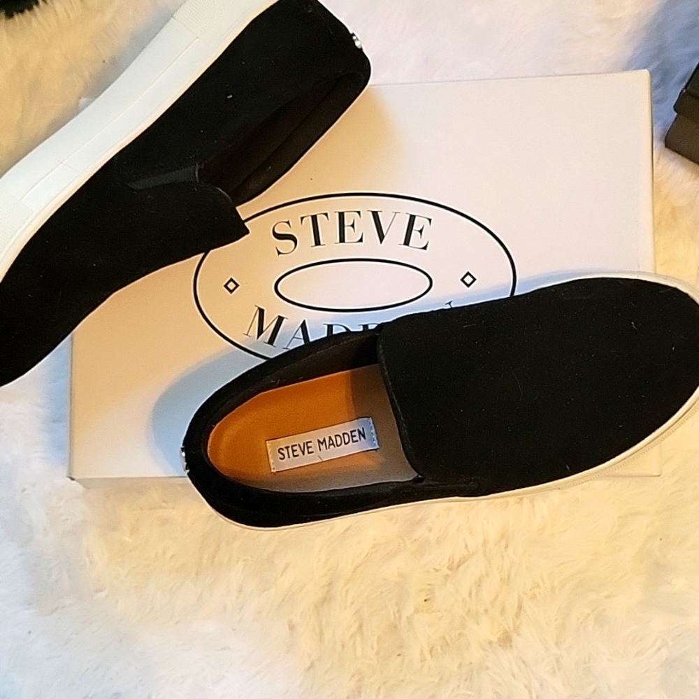 Steve Madden black suede shoes